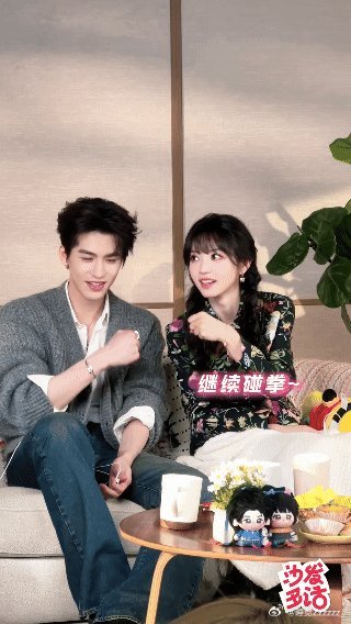 张凌赫田曦薇白色情人节彩蛋白色情人节吃到超甜物料，凌赫小田适配度满分，满心期待1