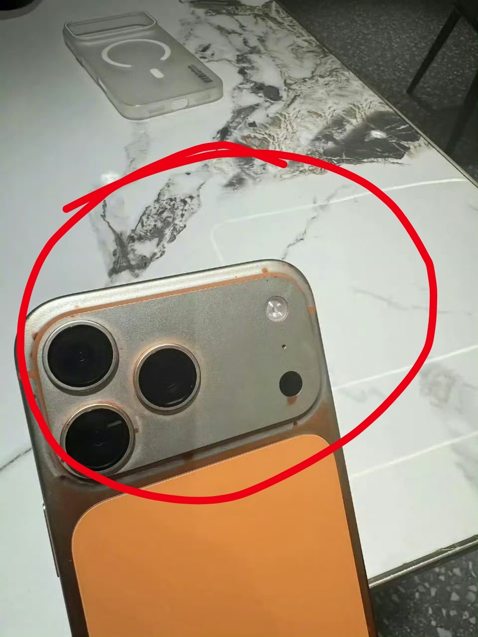 我印象中华为2015年的时候就出max手机了，p8 max。苹果2018年才出x