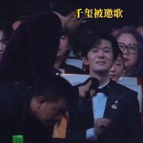 易烊千玺婉拒黄晓明唱歌邀请哈哈哈哈哈好可爱的表情 这都要上个热搜没必要吧不想唱就