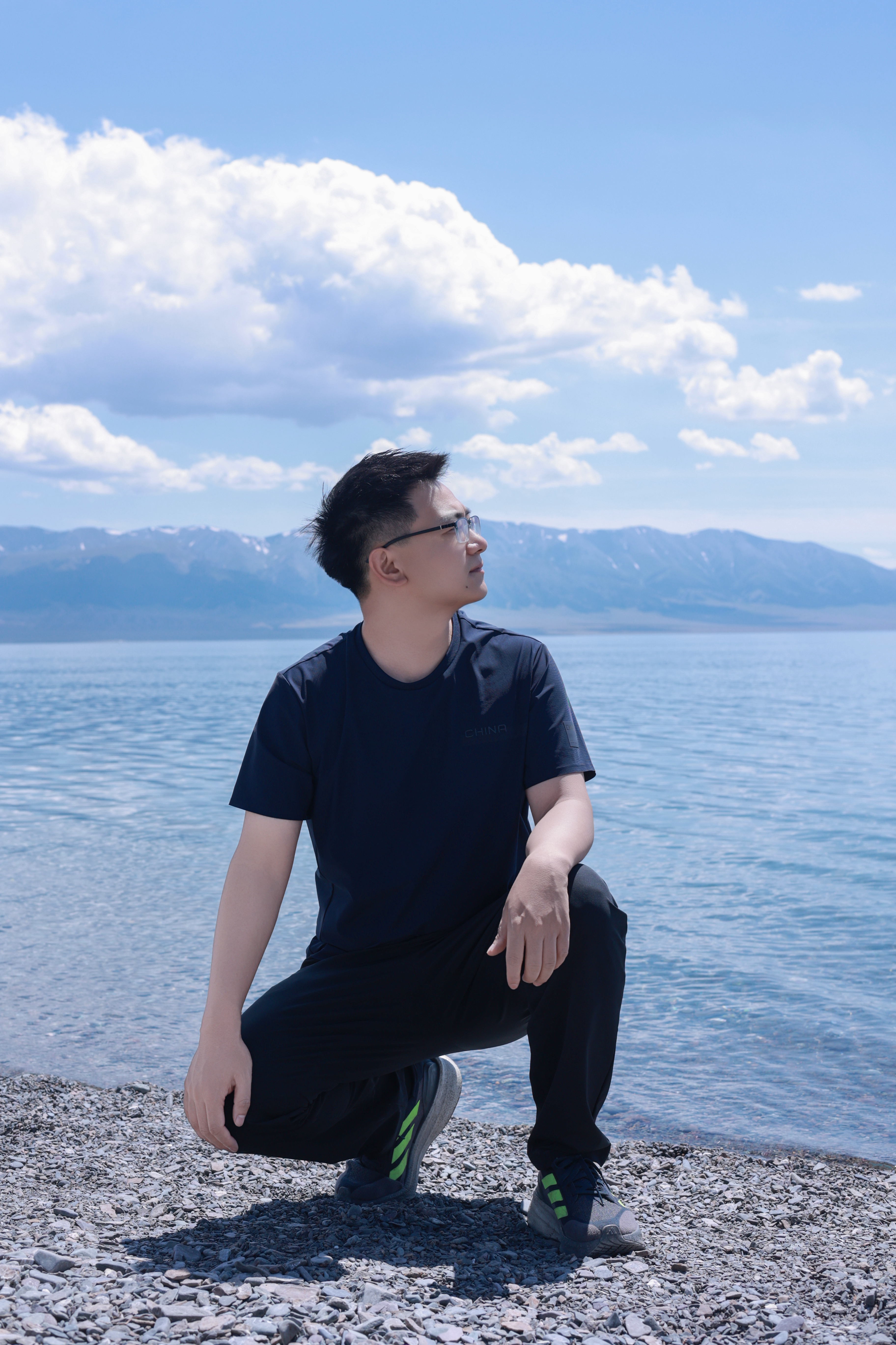 赛里木湖找摄影师拍的图如何？ 299元随便拍，可选12张，和小伙伴拼团我选了5张