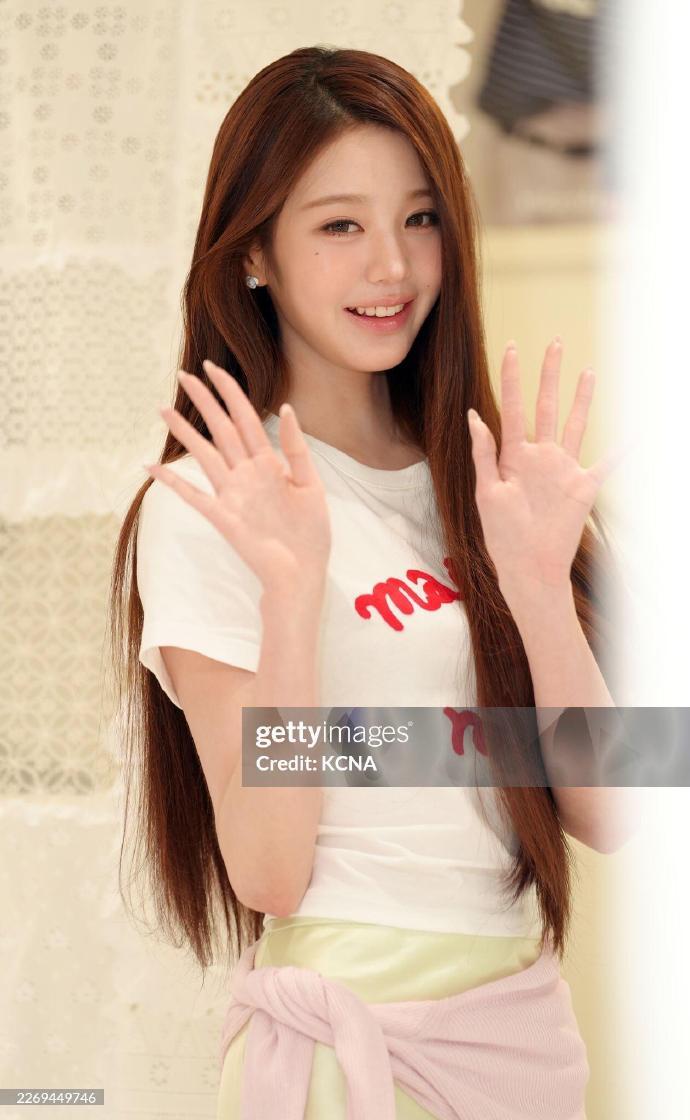 愚人节站姐团建 【张元英】G社快门一按又是一张神图🥹此女颜值的上限到底在哪里 