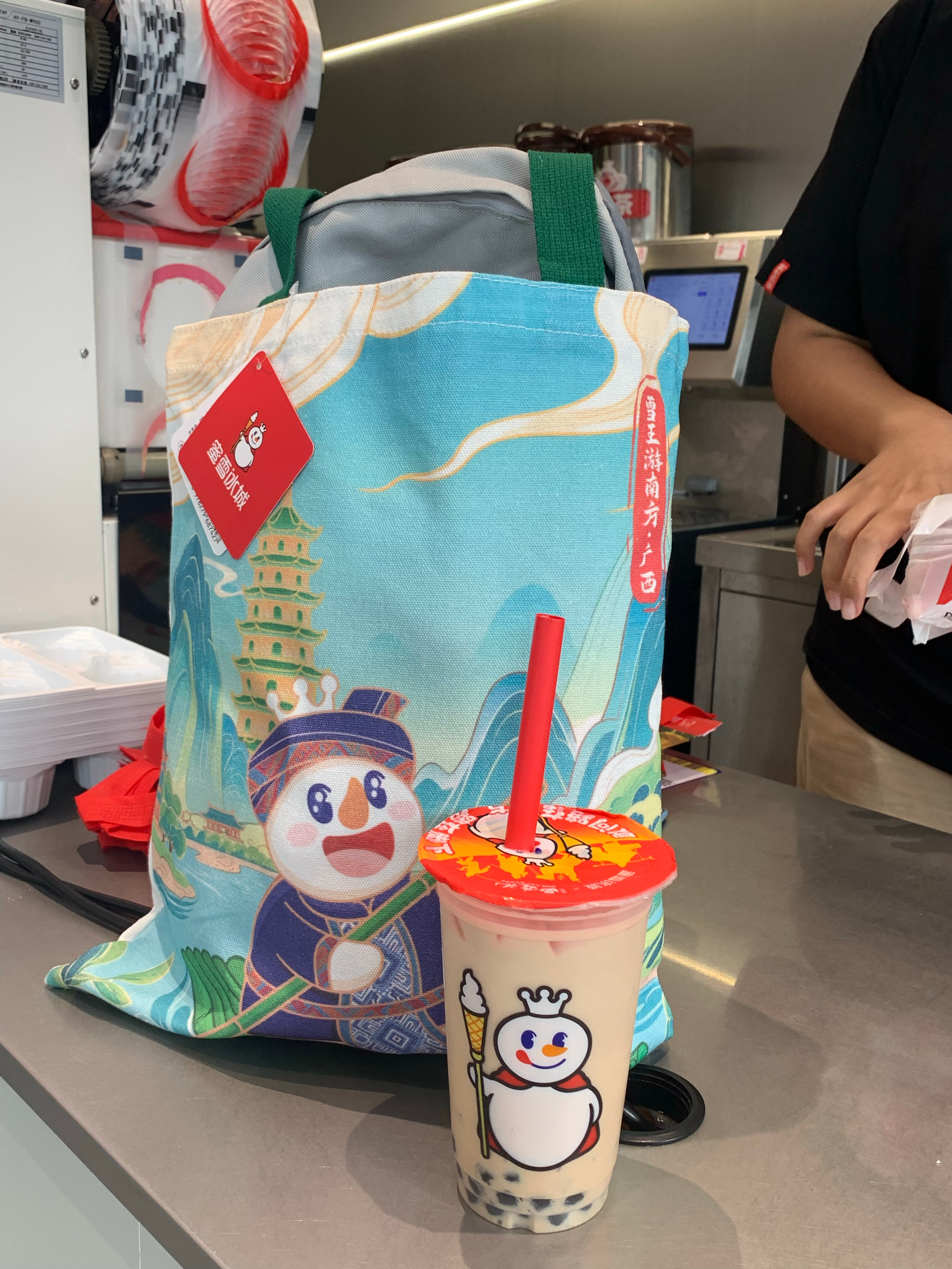 支持雪王和同胞们一起度过难关 
