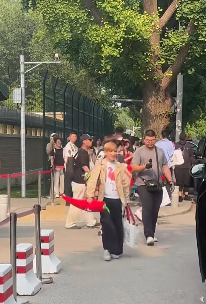 花少8全员同框路透 《花少8》全员同框路透来了~ 
