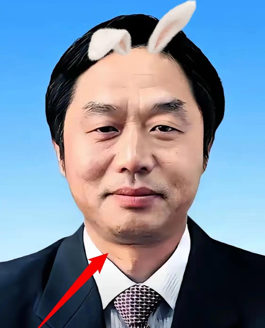 4月26日深夜，武汉不知有多少工程老板惊出一身冷汗。

千亿级城投帝国的原掌门人