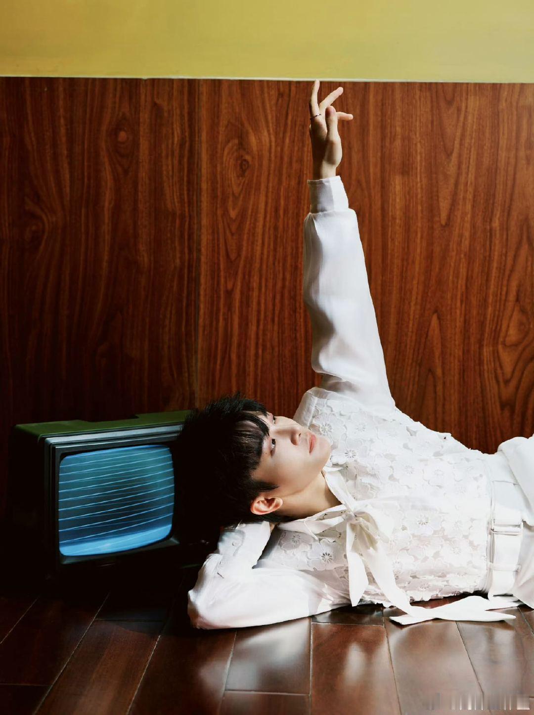 周深回应白鹿说有他就很安心周深刷到过王一博高糊彩排路透 听到说“有他就安心”，第