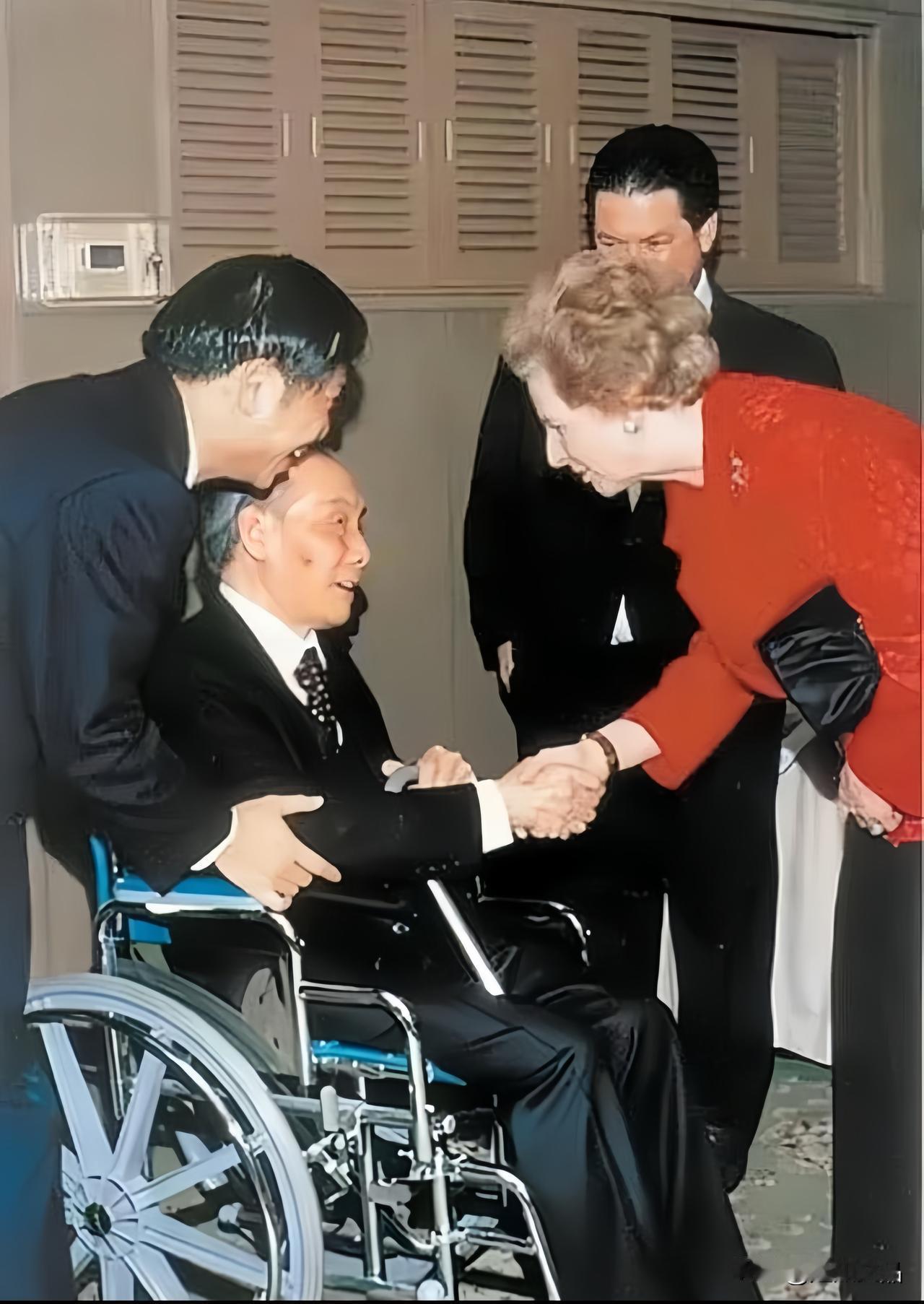 1992年4月11日，美国芝加哥的一处寓所内迎来了一位特殊的客人，英国前首相撒切