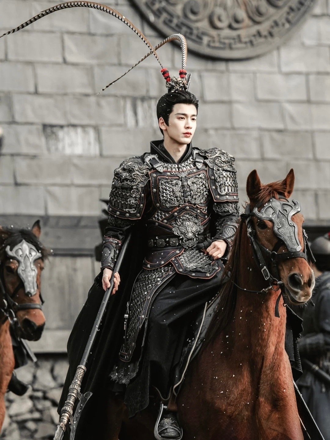 粉底液将军不是演员的错，作为演员的张凌赫只是一颗棋子，是投资方和导演选择了他、装