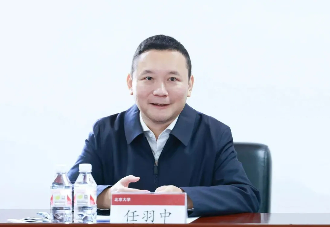 北大80后副校长任羽中被查通报里专门提到“主动投案”，这很耐人寻味。要么是反腐压