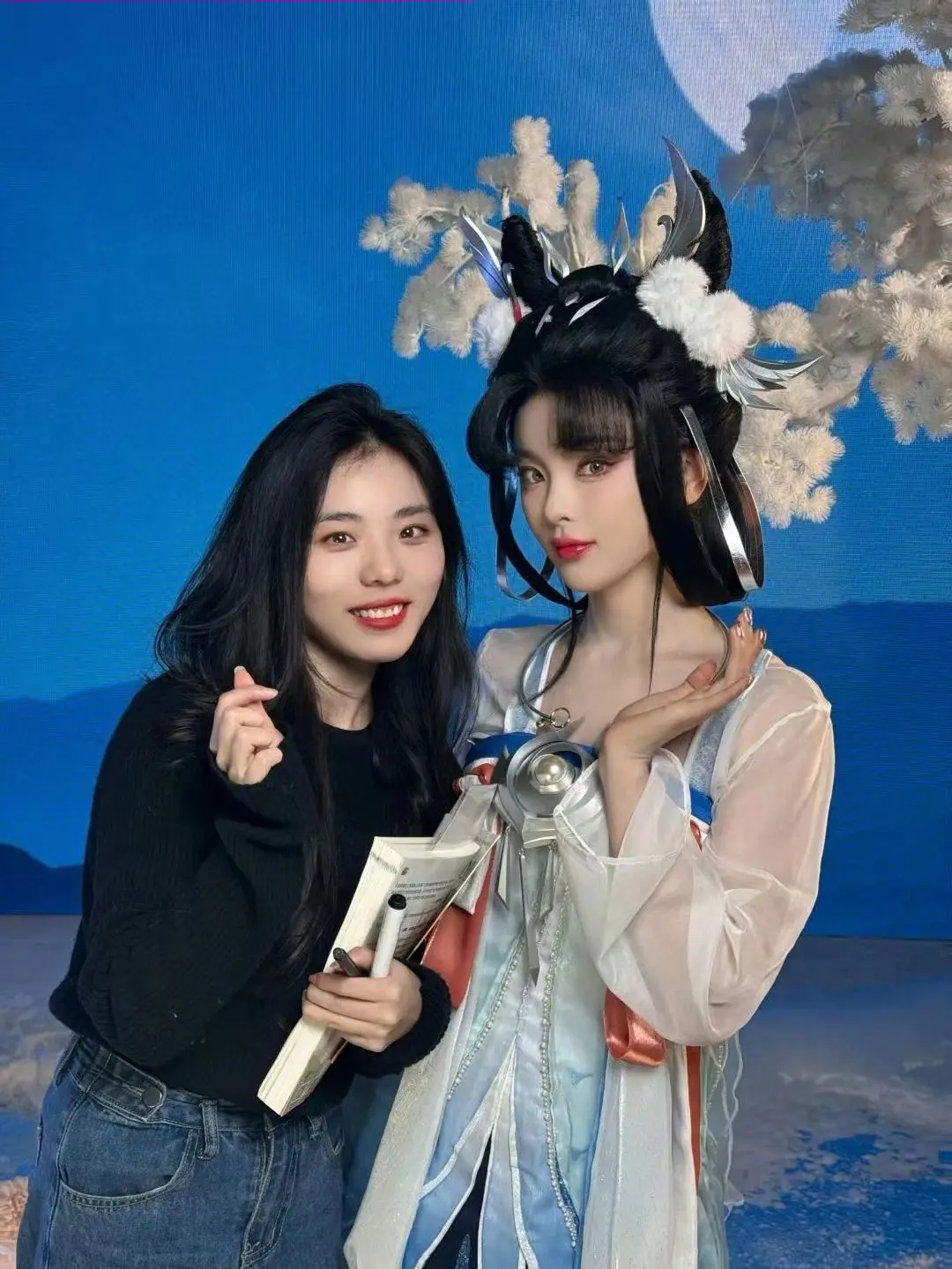 捡到超越cos嫦娥的美图 绝了！合照coscr来源见评论