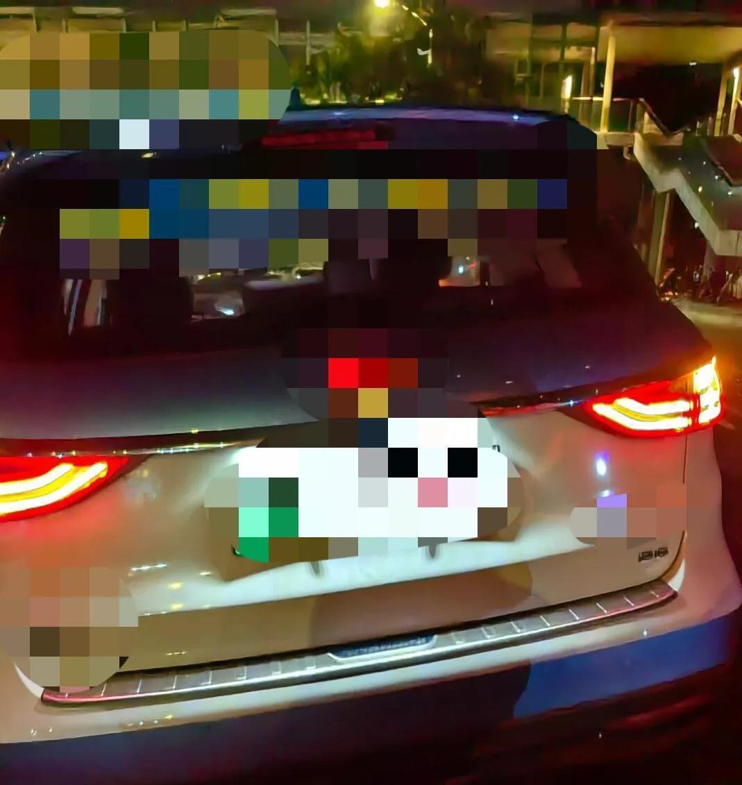 昨晚在宝安机场打车，司机嫌我们去西乡太近，排3小时队只接短途单，一脸不爽。路上气
