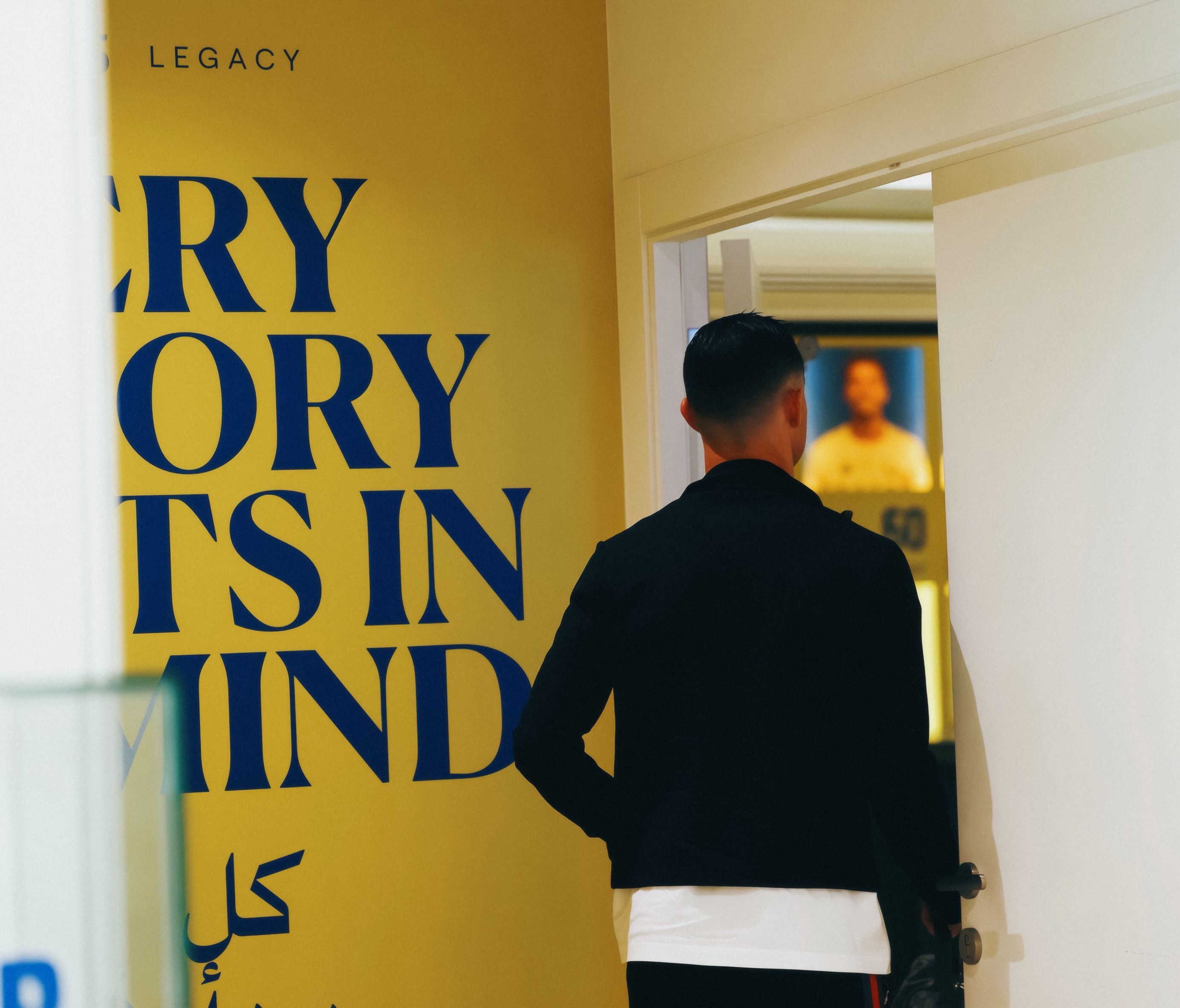 C罗回归训练 🛑 罗哥今日上班镜头，另外有注意到第三张照片，今年已72岁高龄的