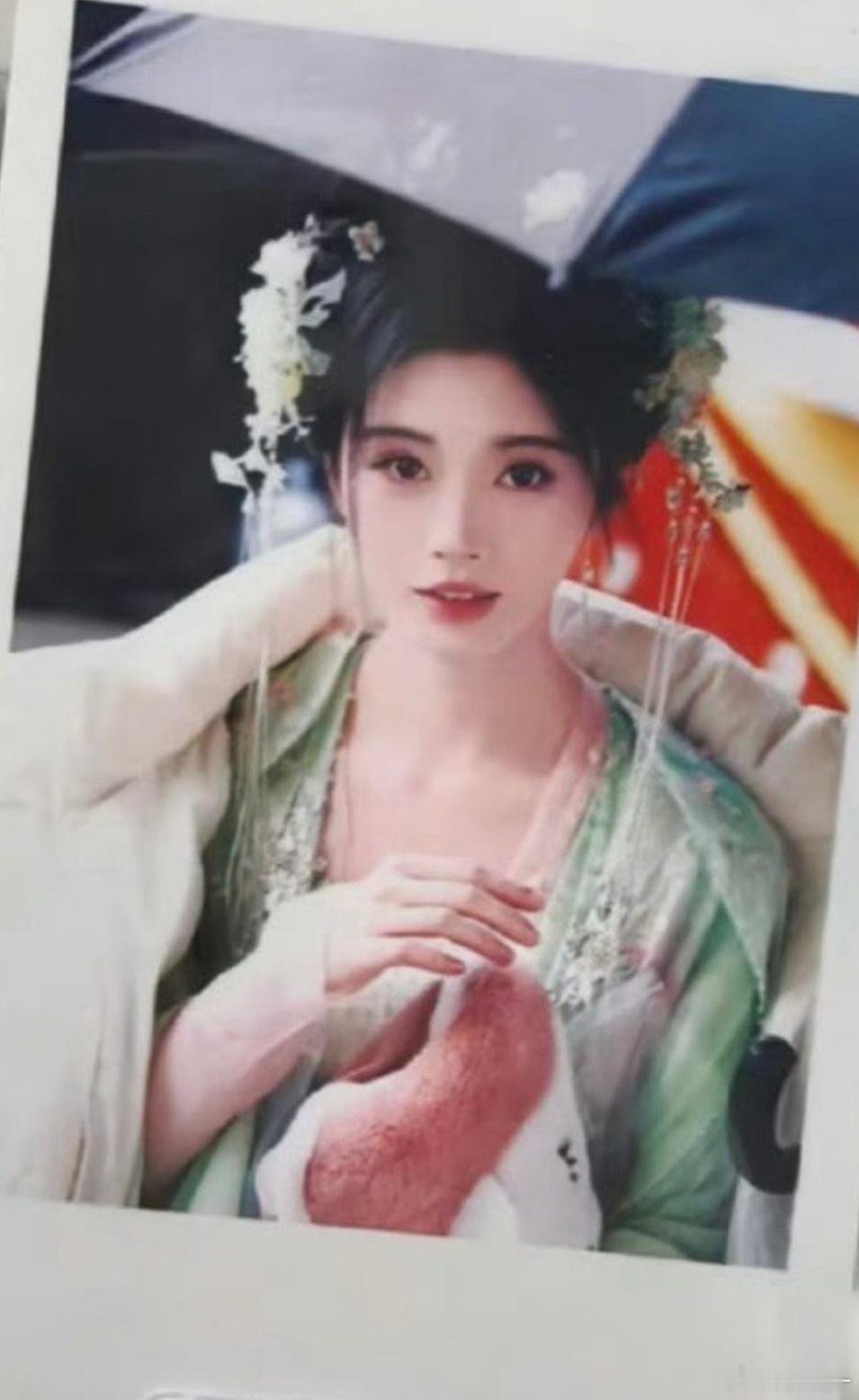 鞠婧祎周边市场 240有瑕 