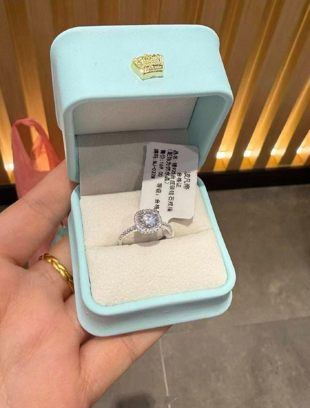 胖东来这小方糖颜值和价格也太吸引人了！难怪一开售就火爆全网。要知道，并不稀缺的天