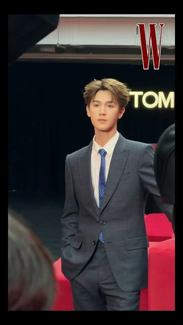 tg.  李昀锐、池昌旭、徐若晗、娜扎 今日上海TF活动生图大赏，来锐评一下[桃