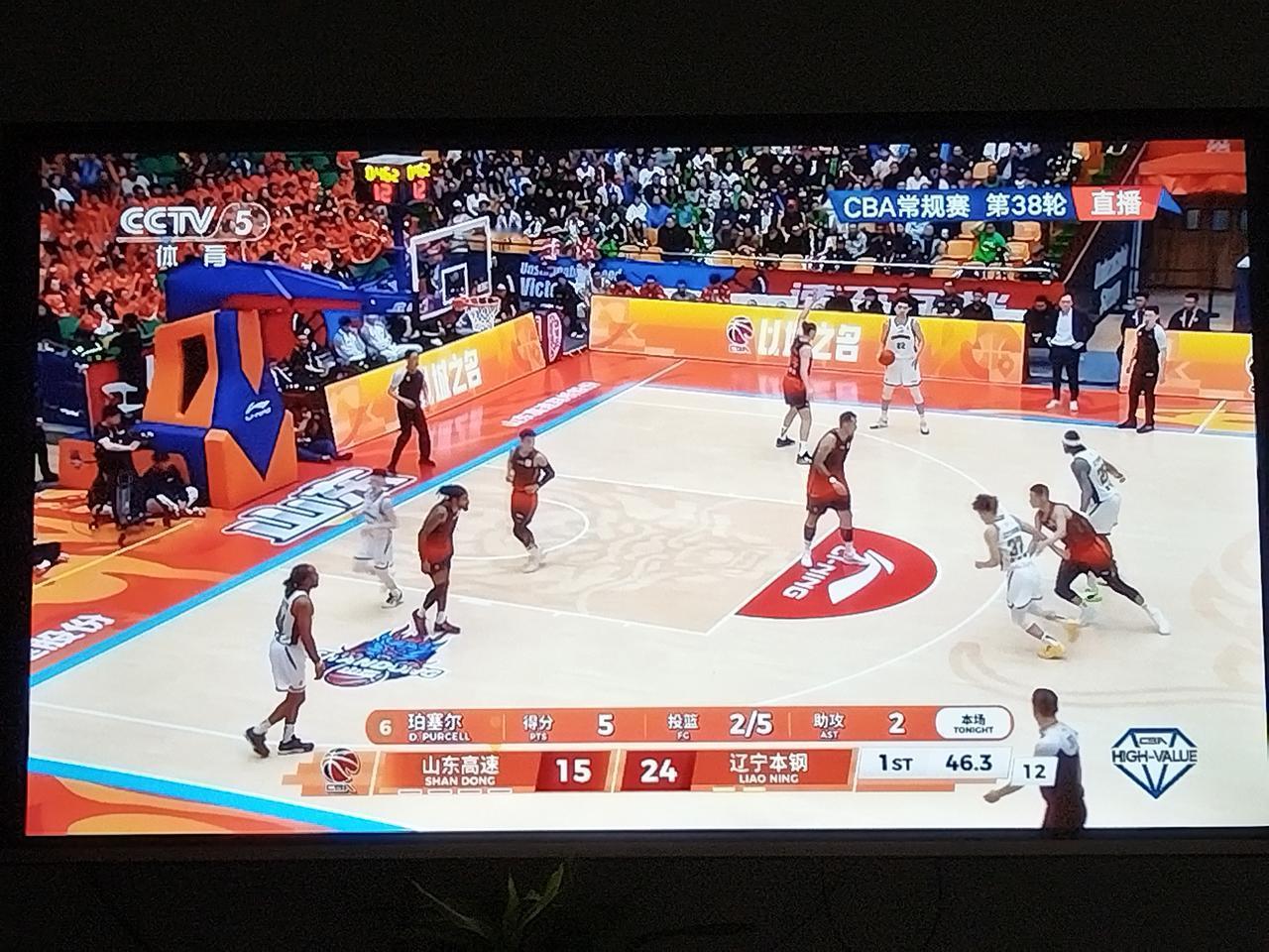 珀塞尔不是后卫，是前锋出身，让他打组织后卫容易丢球，不知道邱指导为何老让他运球过