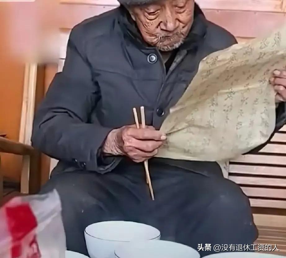 看到这一幕，太温馨了！

河北保定，一位100岁的老人来看81岁的儿子。除了满满