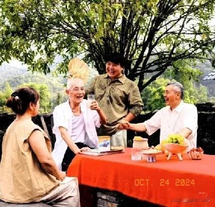 上了70岁以上的老年人，一要保持身体健康，二要留有养老钱。三要保证自己的老窝，这