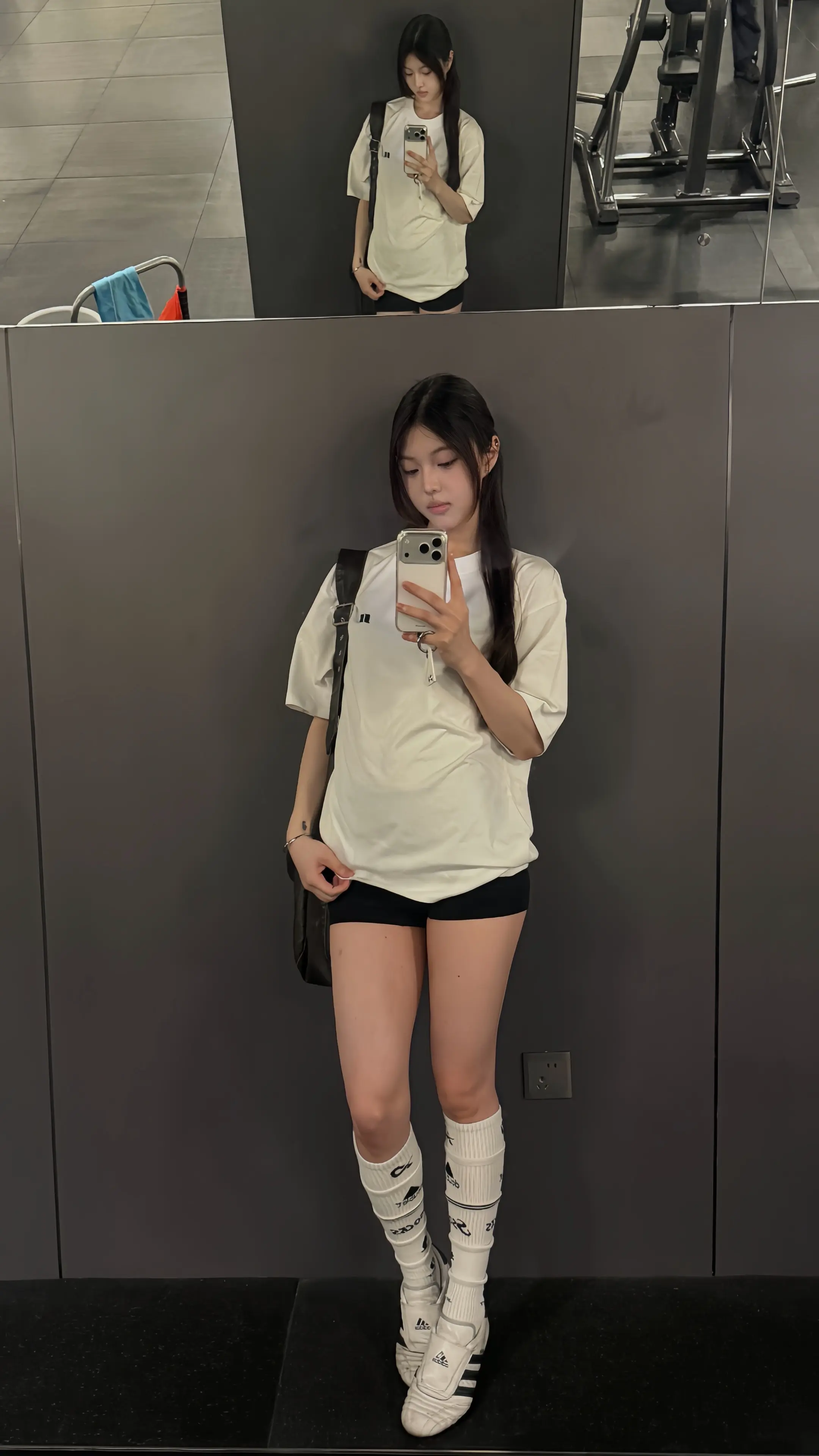 出了很多汗 现在非常粘人