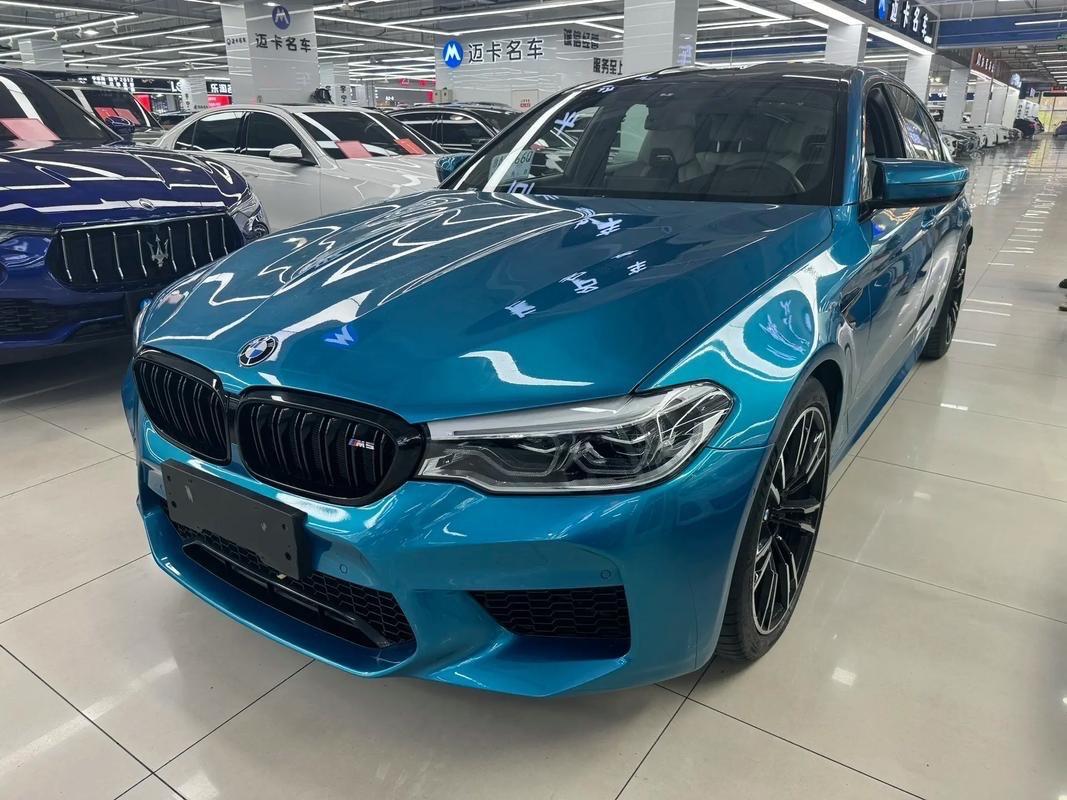 大家可以说说宝马M5的定位，感觉有点太低调了，外观上一点跑车基因都没有。春节后我