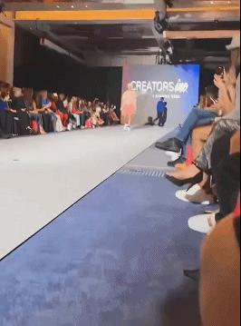 设计师自己来了也得犹豫犹豫
这是我设计的吗
还不赖