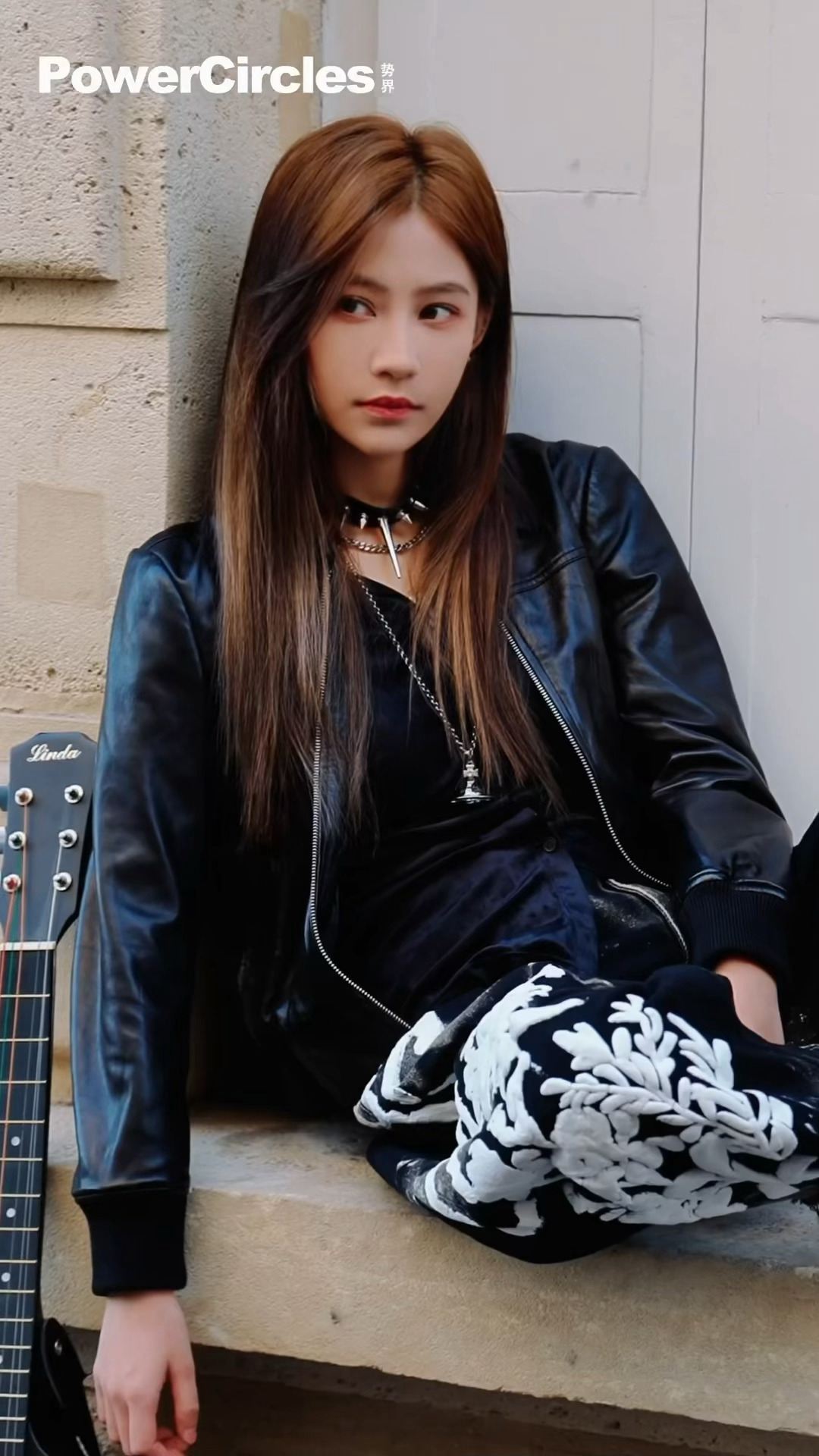 袁一琦巴黎时装周首封袁一琦0319生日快乐 袁一琦势界生日刊封面预告，好多套美美