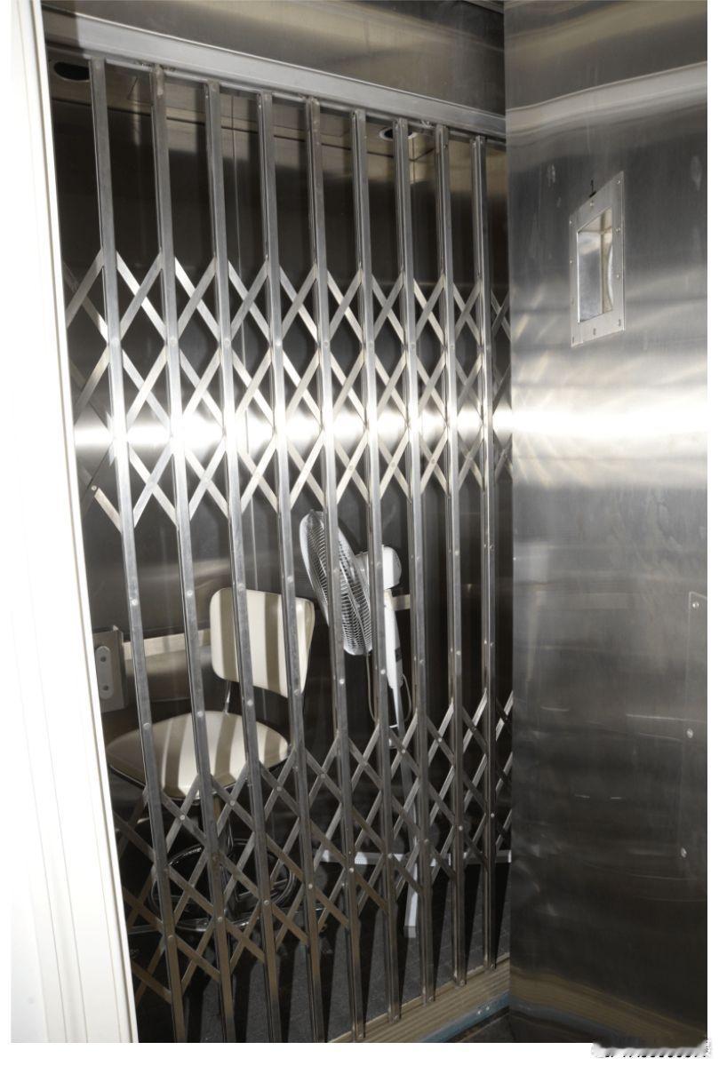 这仅仅是爱泼斯坦 档案中很小一部分图片房间看似已经平静，却仍弥漫着难以驱散的邪恶