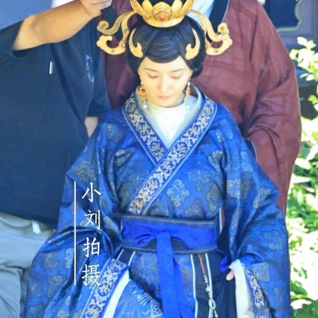 杨幂冯太后老年妆杨幂老年冯太后路透杨幂这次真的敢突破，老年妆造型彻底跳出以往仙气