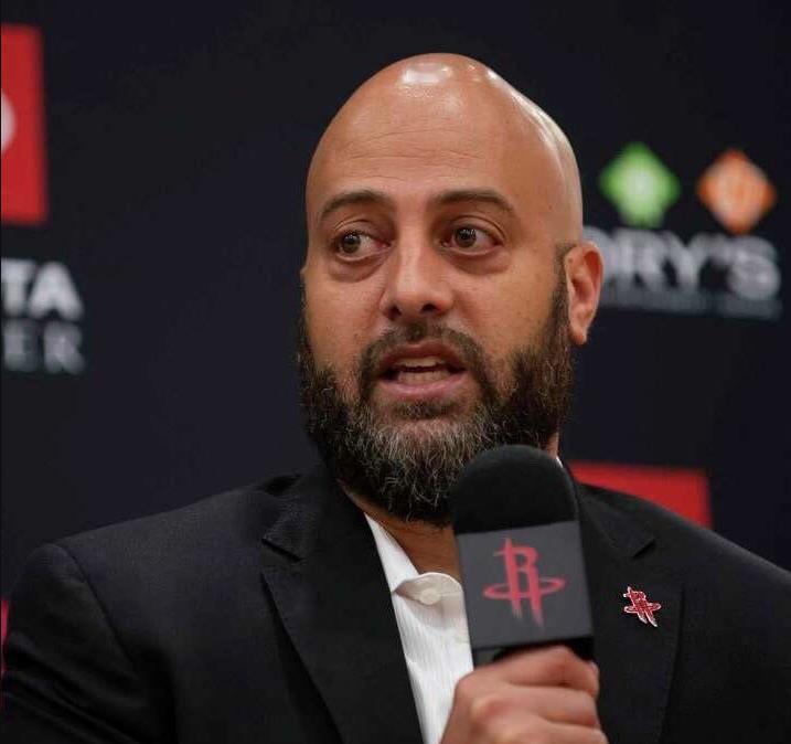 火箭总经理拉斐尔斯通在接受采访的时候表示，他现在非常欣赏这支球队，一个非常健康、