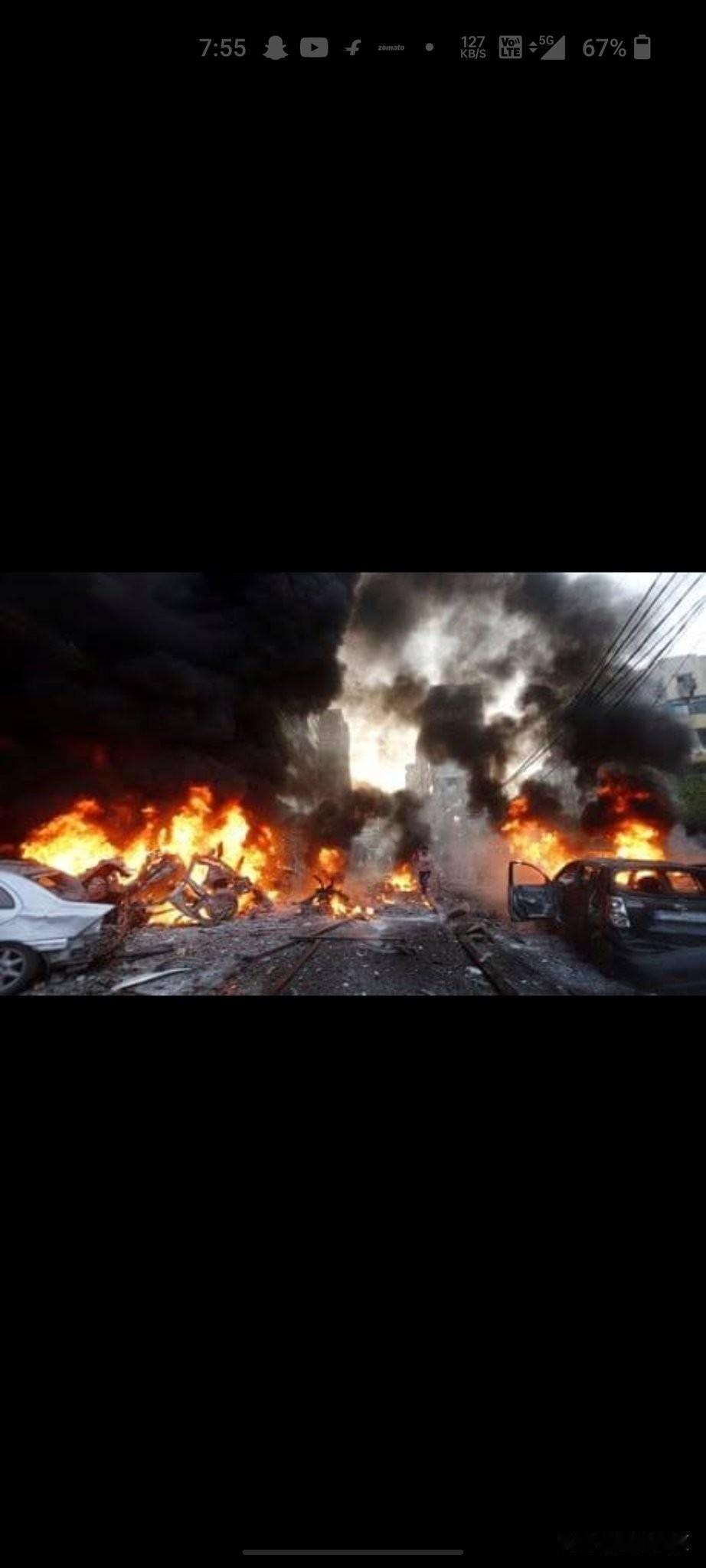 新德里突然在夜间说炸就炸了。

位置在红堡附近，目击者称很可能是汽车炸弹，印度内