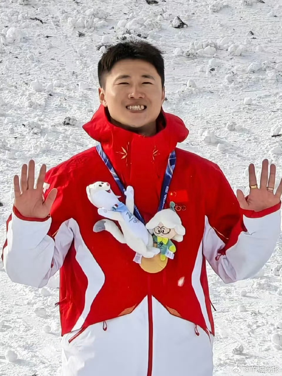 #徐梦桃的预言在这一刻达成闭环##王心迪徐梦桃实力和爱并存# 四年前拿到奥运金牌