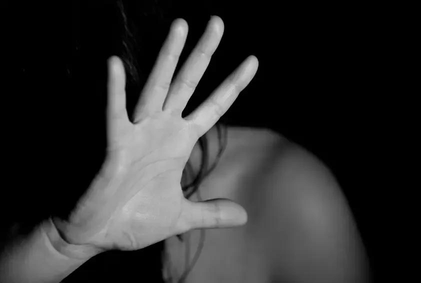 罗马华人女子跑到街上求助：在家里被强奸！


罗马警方最近逮捕了一名42岁的中国