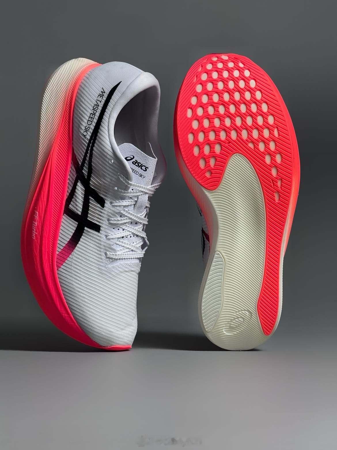 ASICS Metaspeed Sky，现在看上去还是蛮复古的，FF Turbo