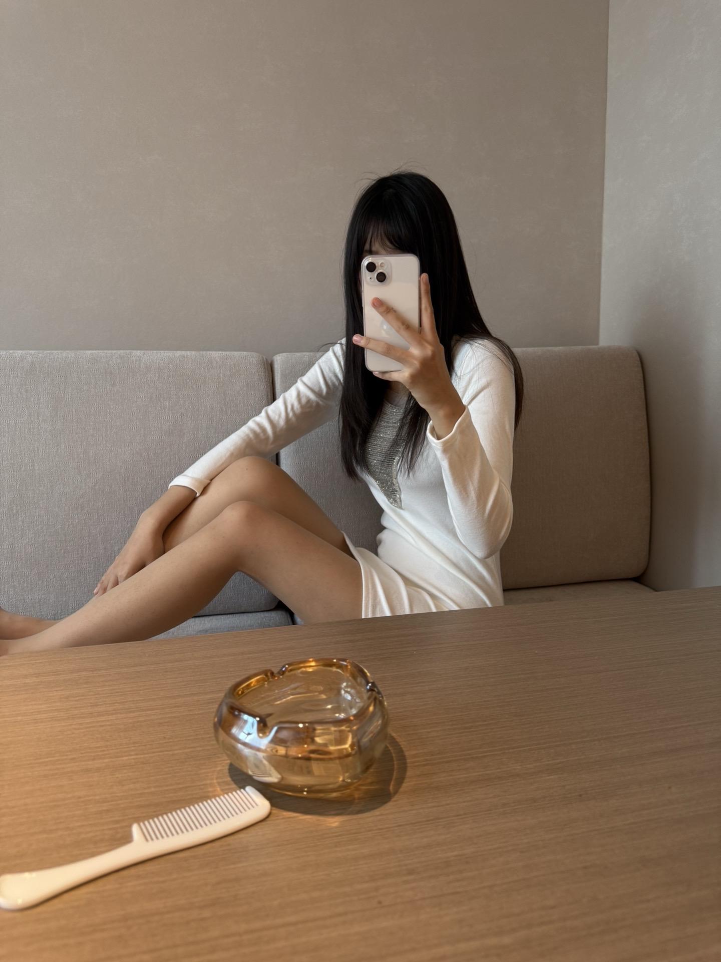 白裙还是职业装，选一个？