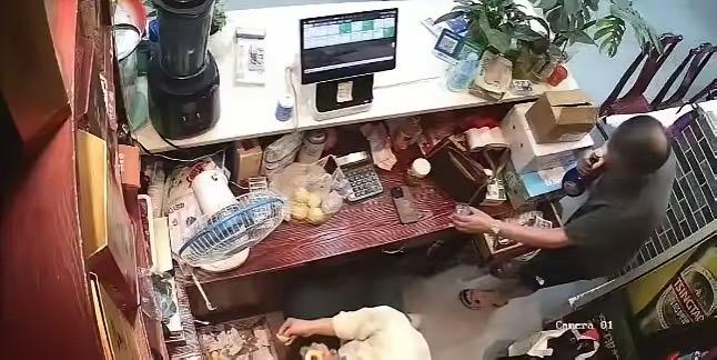 “这个房东大爷，给全网的房东上了一课”！安徽合肥女子开饭店租金30万一年，合同签