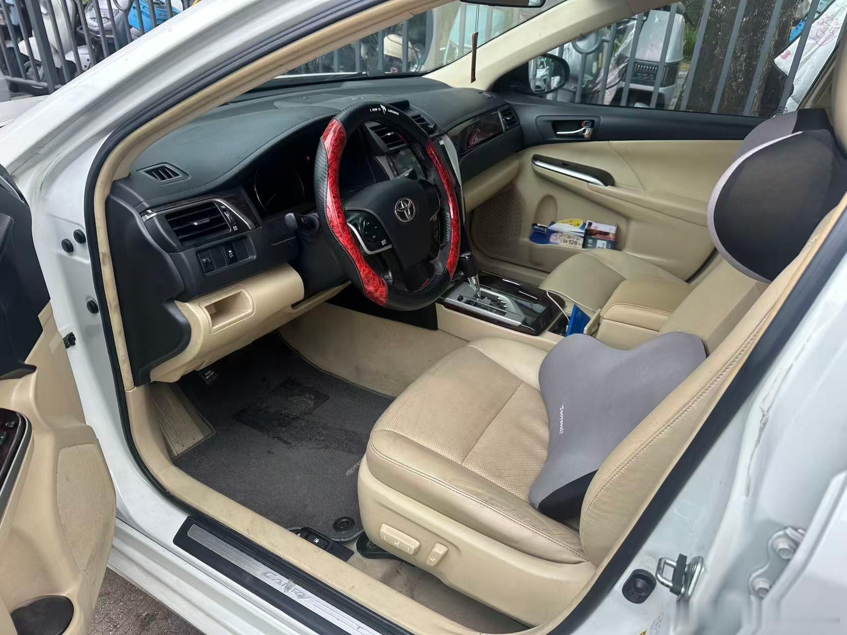 到了台16年6月丰田凯美瑞，2.0G豪华版有双边电动座椅，表显跑了14万多公里，