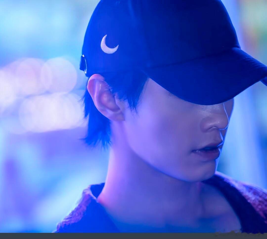 双轨 小说细节具象化姜暮扔的枕头乖乖收好，坏情绪全接住，吹头发还试温度，这哪是关