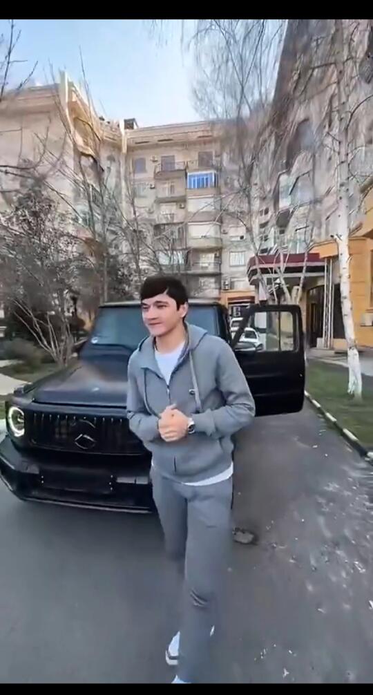 胡桑诺夫获赠35万刀的奔驰大G，转赠给父亲