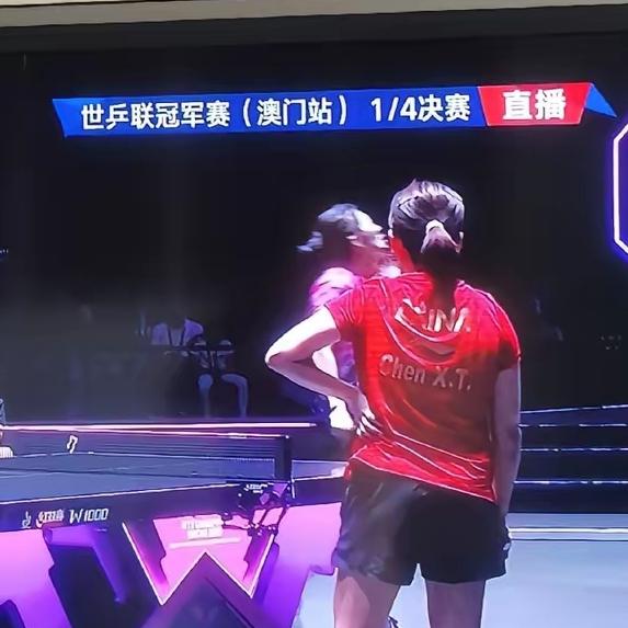 央5今天的解说嘉宾选得太对了！陈幸同对战韩莹时，演播室里侯英超的解说超专业，把应
