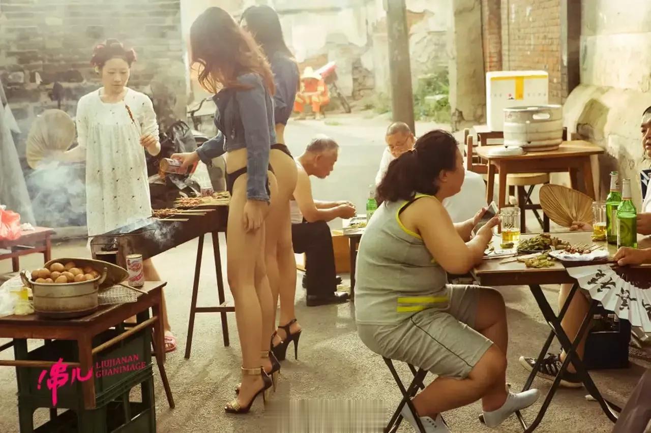 胡同里的烤串，这生意一定得好。[赞] ​​​