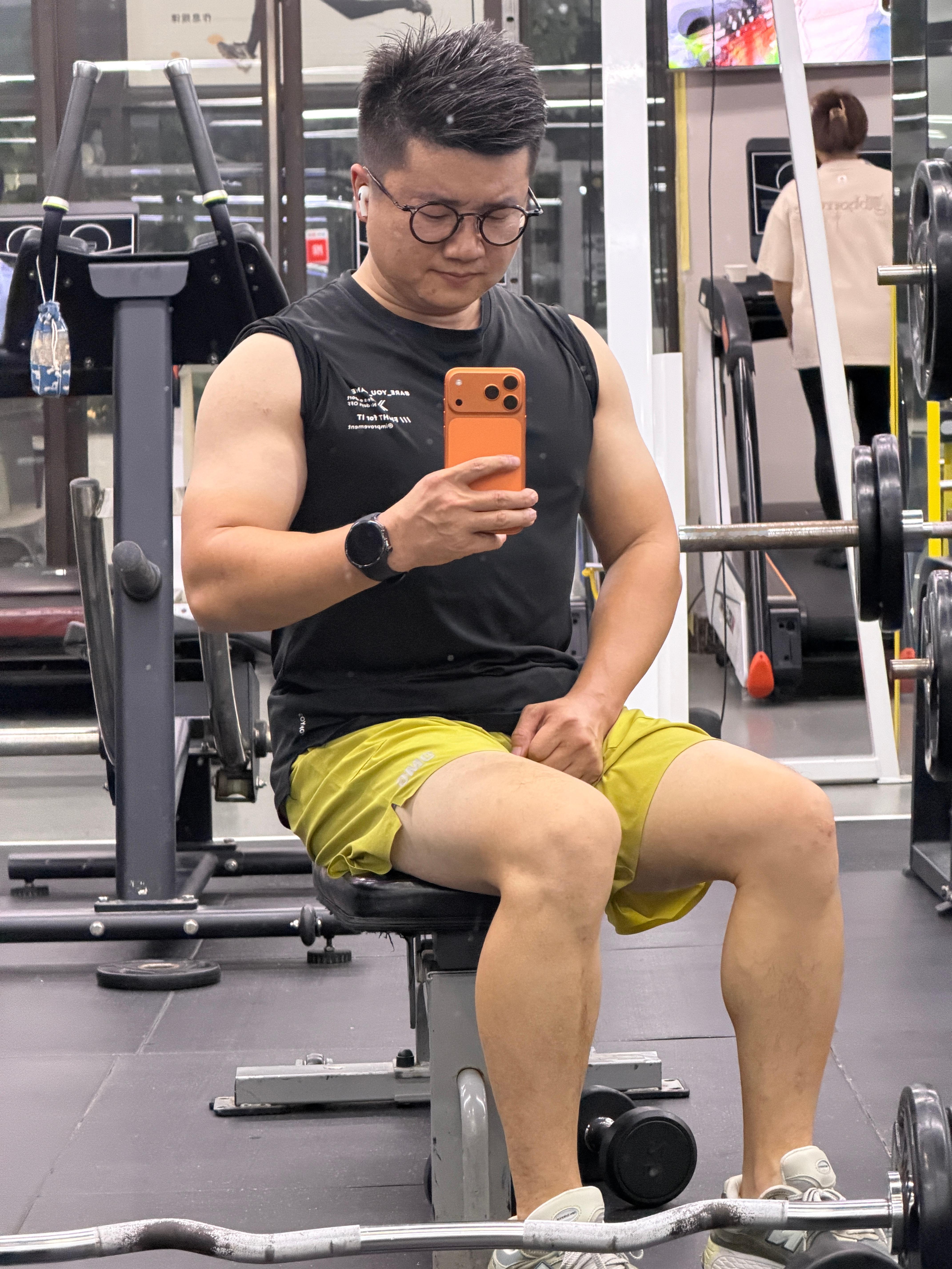 很硬的兄弟们早早早、起来硬