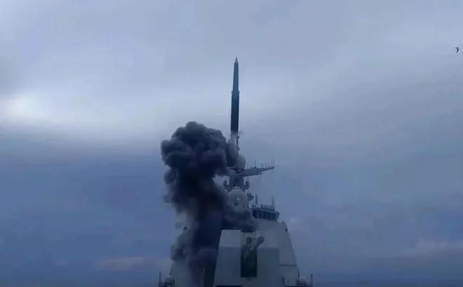 【当052D能发鹰击20，围困中国的岛链就自动失去意义了】

美国人划的三条岛链