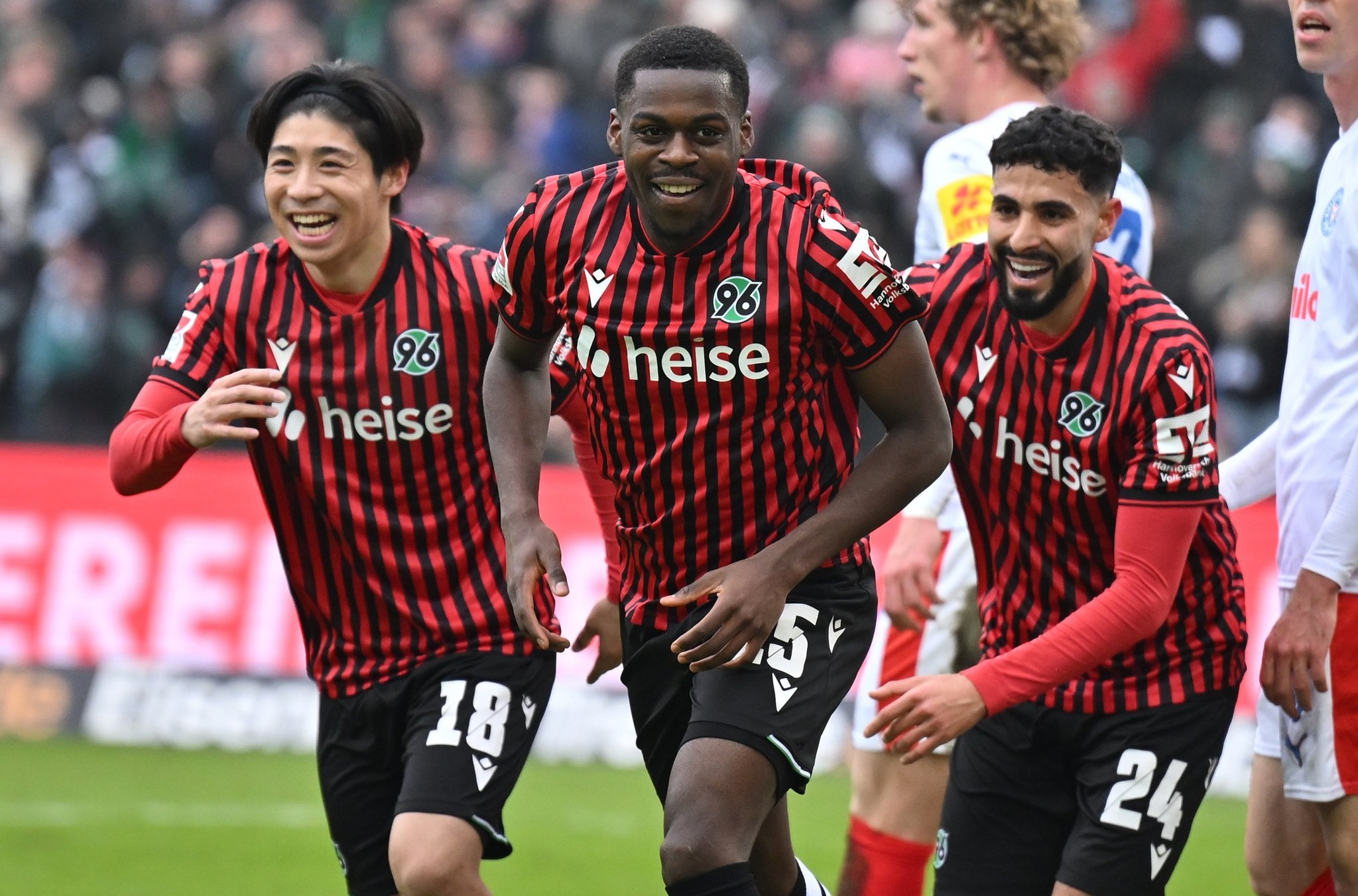 拜仁租借球员Noël Aséko Nkili谈到自己的未来时说：“每个足球运动员