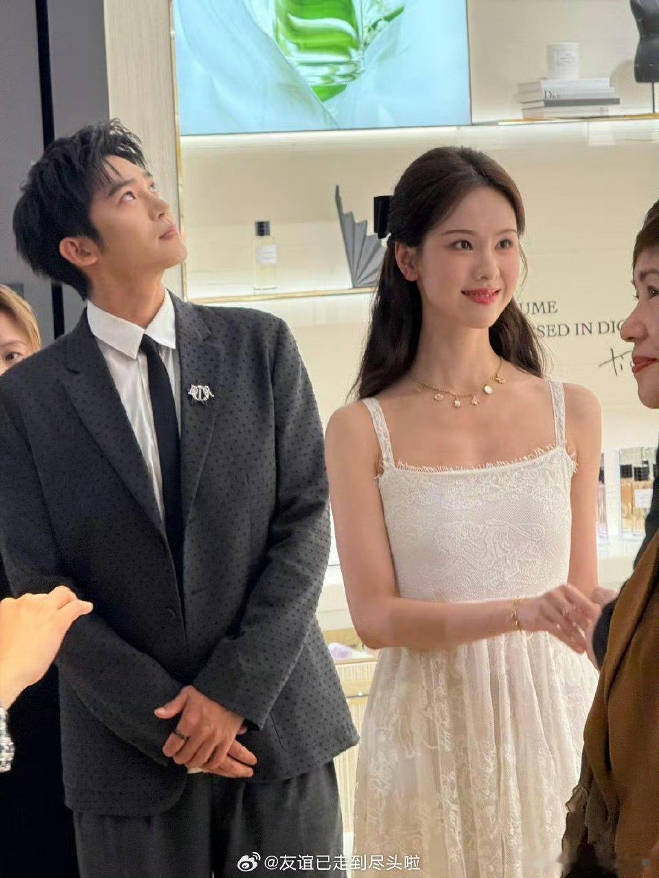 于适陈都灵同框，好养眼！ ​​​