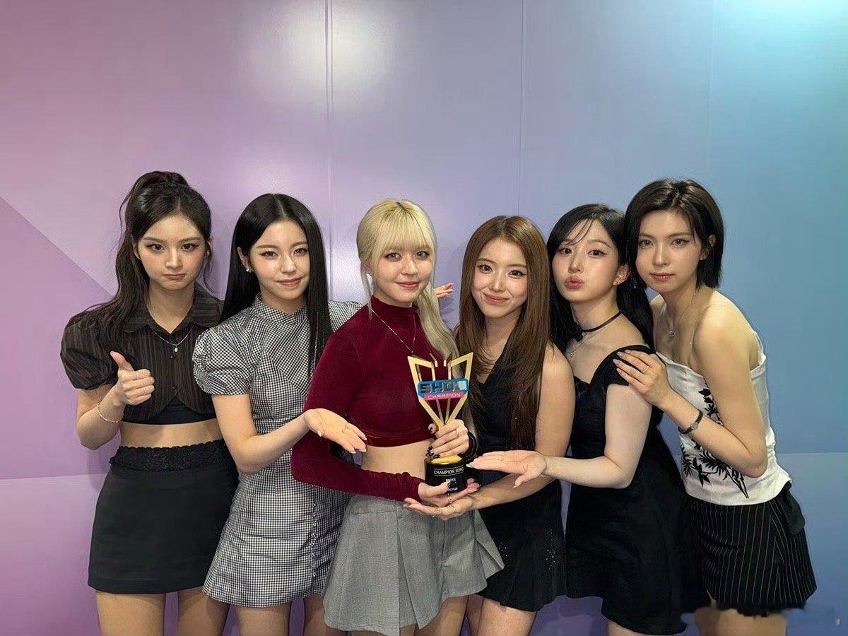 NMIXX出道以来第一次达成音放大满贯啦！恭喜🎉 ​​​