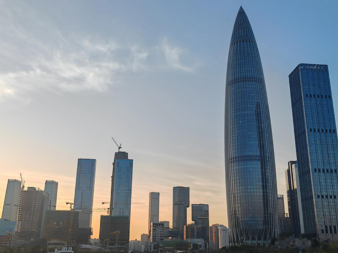 深圳有这些村，
罗湖村、福田村、南山村
现在连同周边很多村命名
罗湖区、福田区、