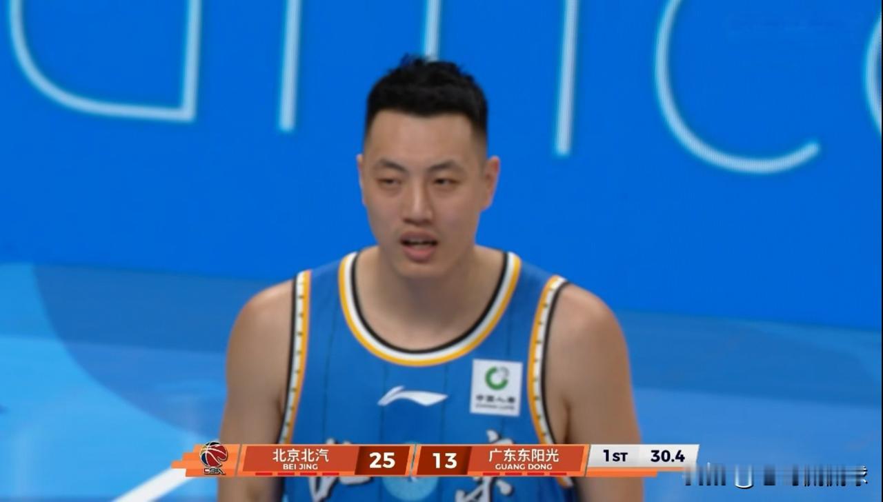 北京北汽老将翟晓川真是风采依旧！在今天北京北汽主场以105：74大胜广东东阳光的
