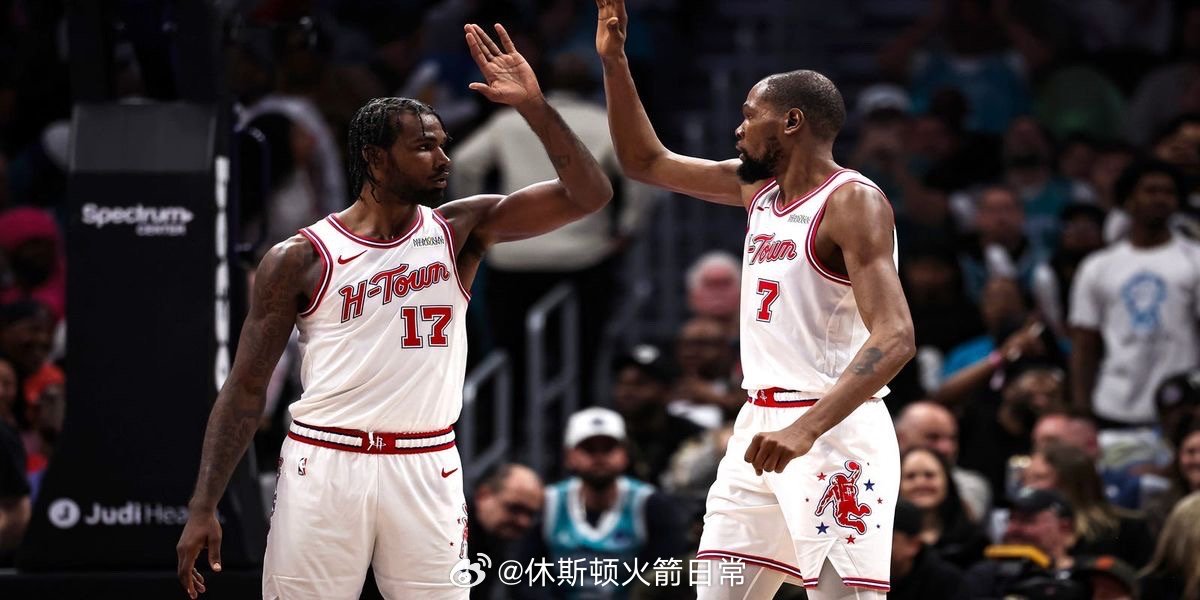 杜兰特谈伊森：“我们一直在讨论的就是打出一场完整的比赛，伊森很关键，他为我们开了