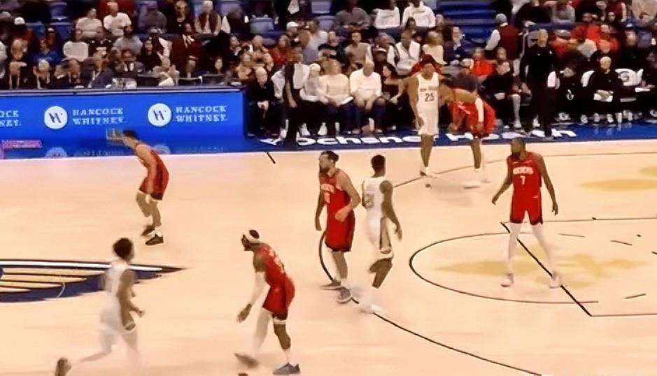 看着杜兰特在鹈鹕头上5投全中，你意识到一件事：他把NBA打成了投篮训练。
首节1