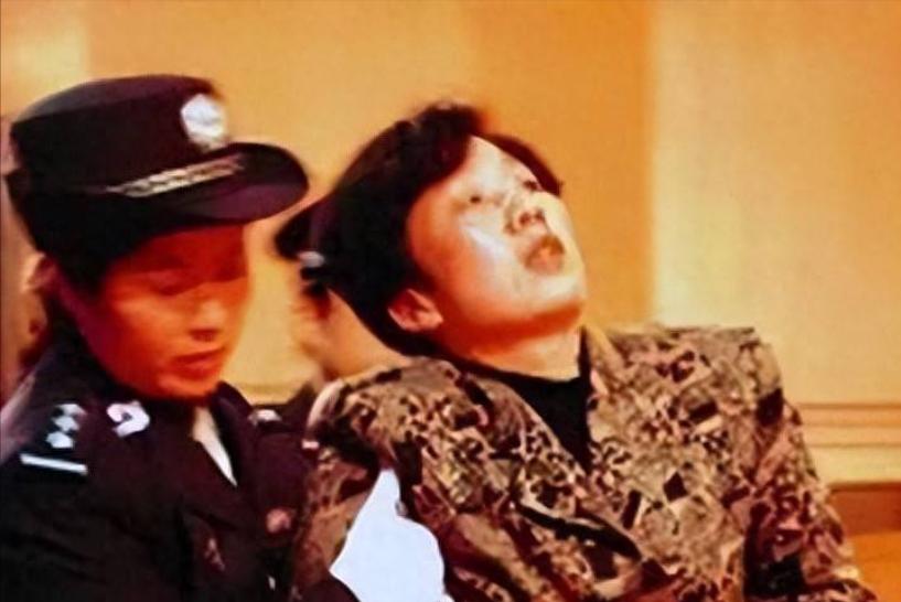 2001年，“女老虎”蒋艳萍被判处死刑，万念俱灰之下，听说只要怀孕就可争取缓刑，