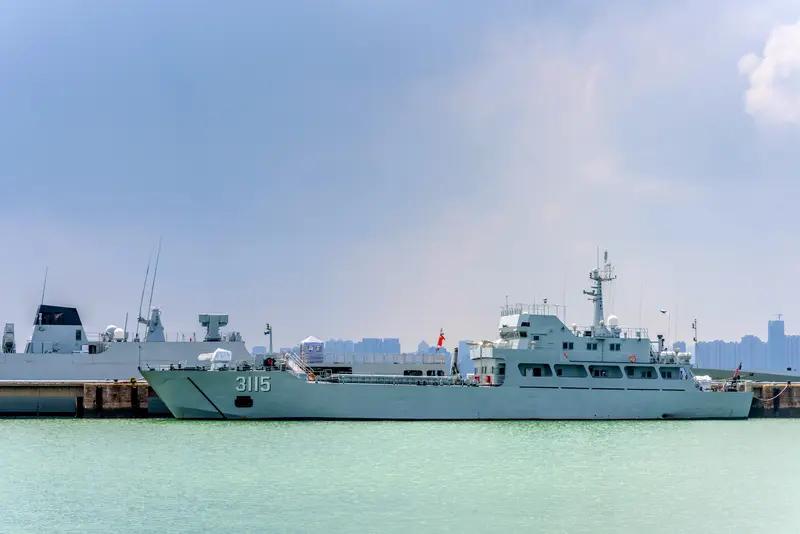 4月23日人民海军成立77周年，这可是个大日子！全国10多个城市有40多艘现役舰